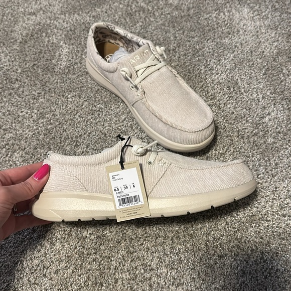 NWT- Ariat Hilo women’s casual shoes (8.5) - Picture 2 of 4